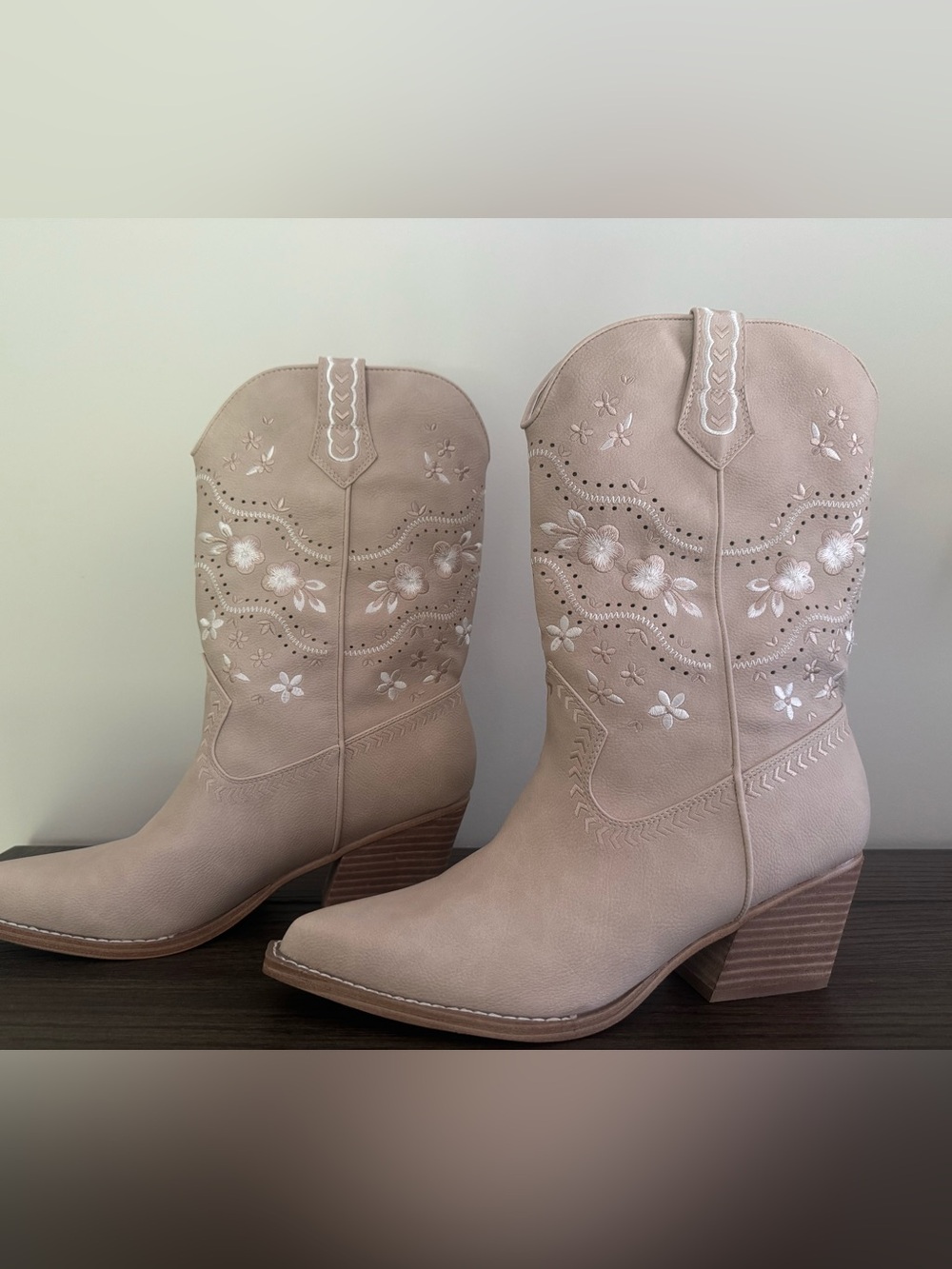 Dolce Vita Cream Anita Floral Embroidered Heeled Western Boots Size 9.5 - Picture 10 of 12